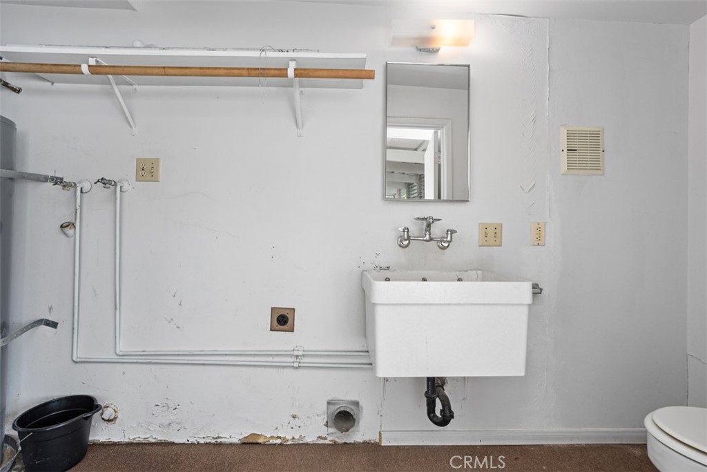 https://media.crmls.org/medias/df383c9f-bfe2-4c74-b141-664a41a961bd.jpg?preset=X-Large