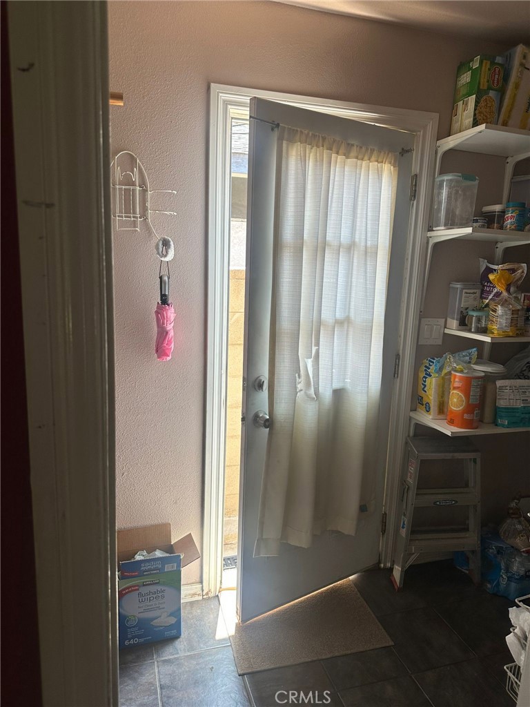 https://media.crmls.org/medias/df39913a-950e-4d64-b530-4eb4e6294422.jpg?preset=X-Large