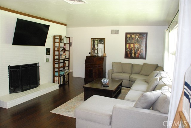 360 Campbell Avenue, Redlands CA: https://media.crmls.org/medias/df3a1437-4cc6-4017-bc76-5097c20b250f.jpg