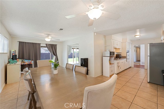 Detail Gallery Image 5 of 14 For 6302 Apple, Rialto,  CA 92377 - 4 Beds | 2 Baths