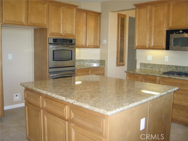 27720 Elderberry Street, Murrieta CA: https://media.crmls.org/medias/df3a4bd8-50ab-4772-b26c-a1f33ea9f685.jpg