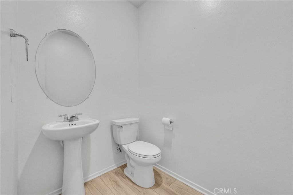 https://media.crmls.org/medias/df3a556e-9106-4c6c-8914-0b7749d60f32.jpg?preset=X-Large