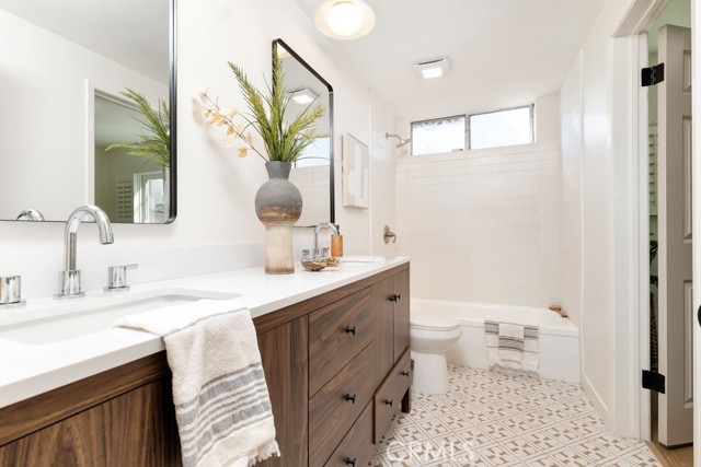 Detail Gallery Image 13 of 23 For 19844 Hemmingway St, Winnetka,  CA 91306 - 4 Beds | 2 Baths