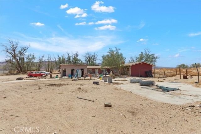 Detail Gallery Image 5 of 27 For 32900 Dune Road., Newberry Springs,  CA 92365 - 3 Beds | 2 Baths