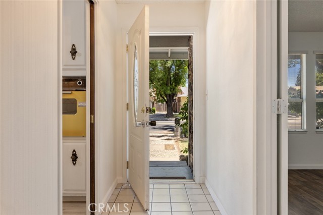 1920 E Orangeburg Avenue, Modesto CA: https://media.crmls.org/medias/df3af02d-77c0-43eb-b705-01756c0ab617.jpg