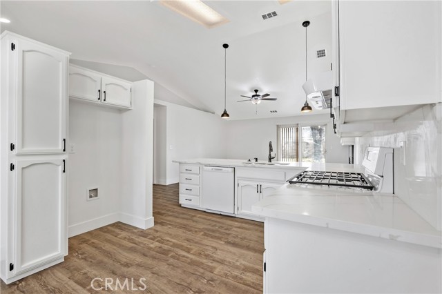 1967 N Ventura Avenue, Farmersville CA: https://media.crmls.org/medias/df3c6969-baa2-46cf-8ca5-87e2d3b65366.jpg