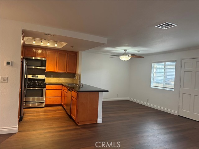 Detail Gallery Image 2 of 17 For 301 W Mountain View Ave #106,  La Habra,  CA 90631 - 2 Beds | 2 Baths