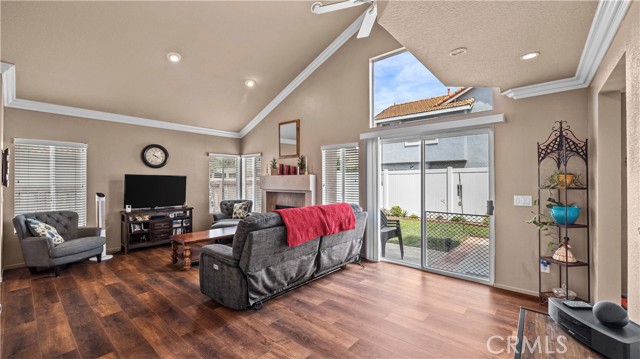 Detail Gallery Image 8 of 45 For 2215 Arabian Way, Corona,  CA 92879 - 3 Beds | 2/1 Baths