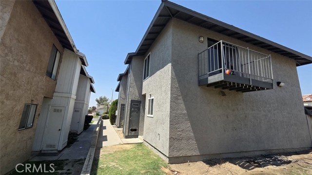Detail Gallery Image 4 of 10 For 4404 Tierra Verde St #D,  Bakersfield,  CA 93301 - 2 Beds | 1/1 Baths