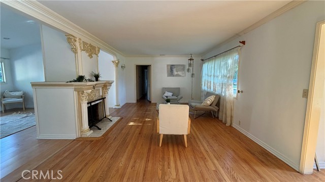 Detail Gallery Image 3 of 43 For 15227 Greenleaf St, Sherman Oaks,  CA 91403 - 3 Beds | 2 Baths