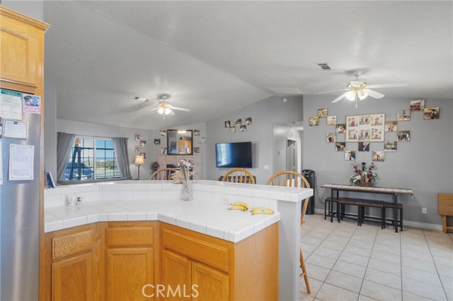 4265 Camellia, Phelan CA: https://media.crmls.org/medias/df3d2288-b6ca-4443-a617-946b18a6b416.jpg