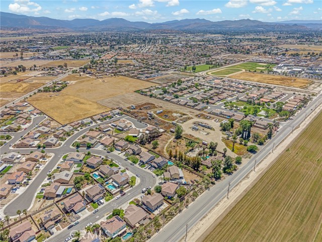 1559 Cabernet Court, San Jacinto CA: https://media.crmls.org/medias/df3d5ce1-212c-47a5-adb6-d9d866566f9f.jpg