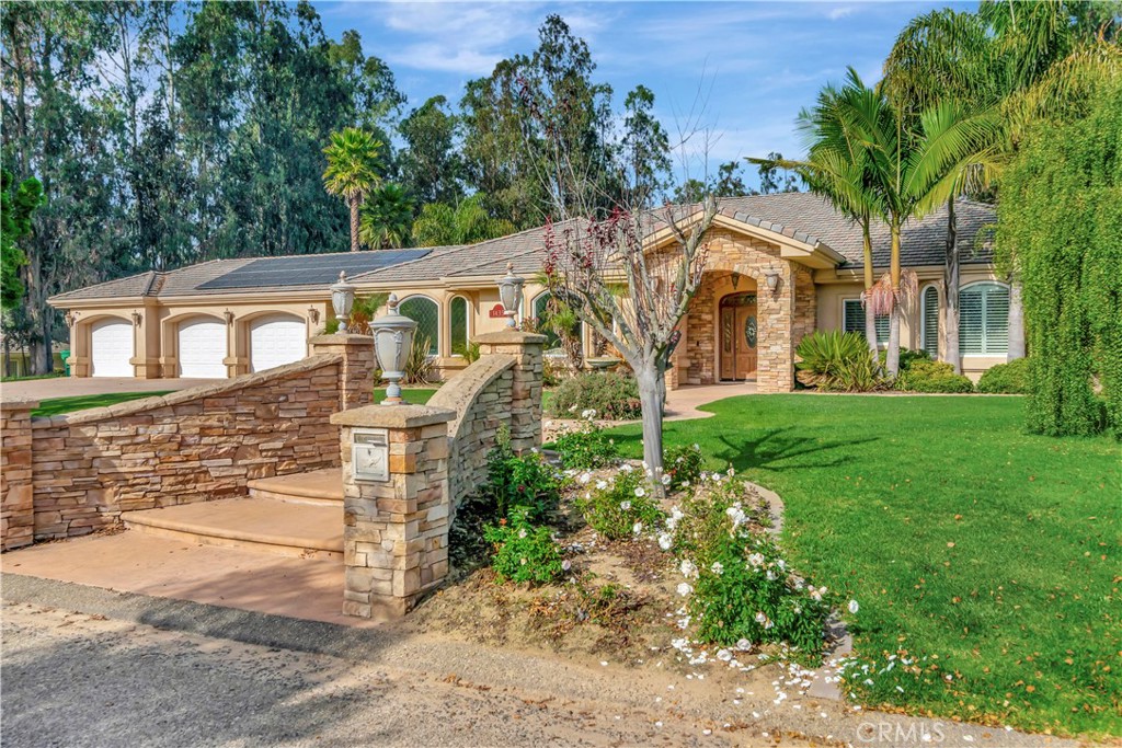 1435 Camino Mariposa
