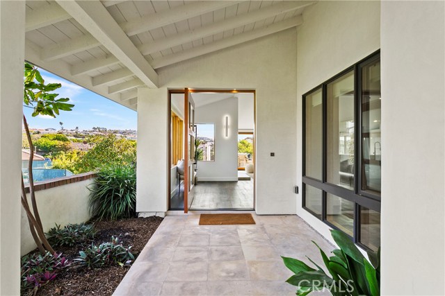 Detail Gallery Image 2 of 33 For 11 Skysail Dr, Corona Del Mar,  CA 92625 - 2 Beds | 2/1 Baths