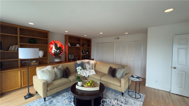 508 Seaview, Laguna Beach CA: https://media.crmls.org/medias/df3d9168-04f4-4661-86fd-639b0ba7251e.jpg