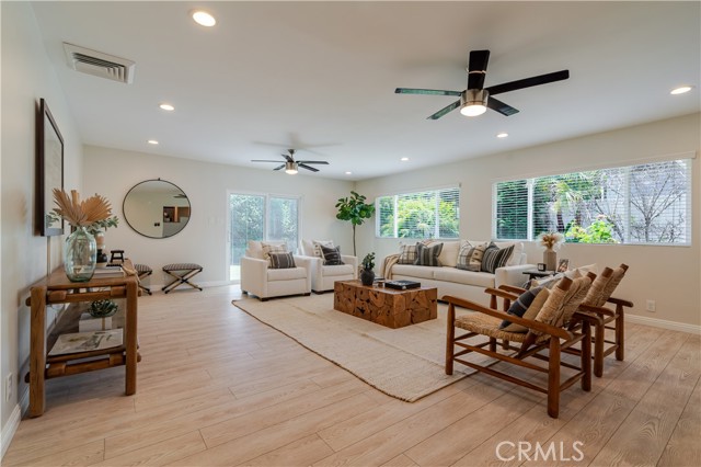 Detail Gallery Image 13 of 50 For 3822 S Cloverdale Ave, Los Angeles,  CA 90008 - 5 Beds | 3 Baths