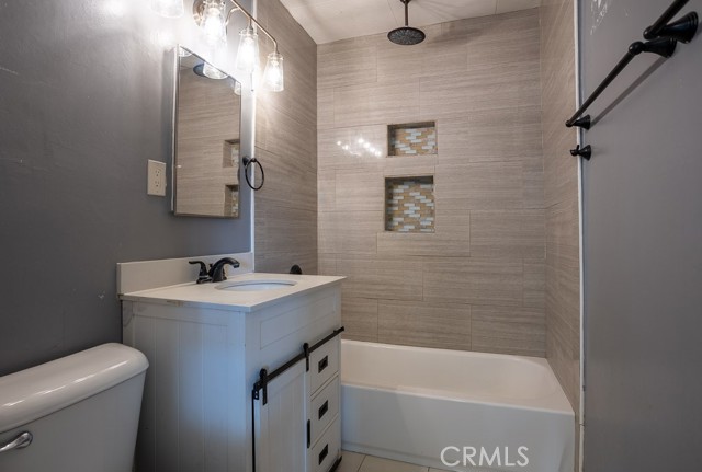 Detail Gallery Image 8 of 36 For 12561 Willard St, North Hollywood,  CA 91605 - 4 Beds | 2 Baths