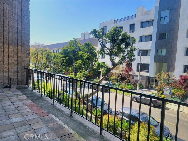 Detail Gallery Image 3 of 16 For 10966 Rochester#2 Ave, Los Angeles,  CA 90024 - 1 Beds | 1 Baths