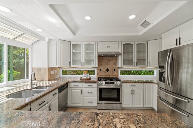 Detail Gallery Image 8 of 36 For 16 Harrisburg, Irvine,  CA 92620 - 5 Beds | 3 Baths
