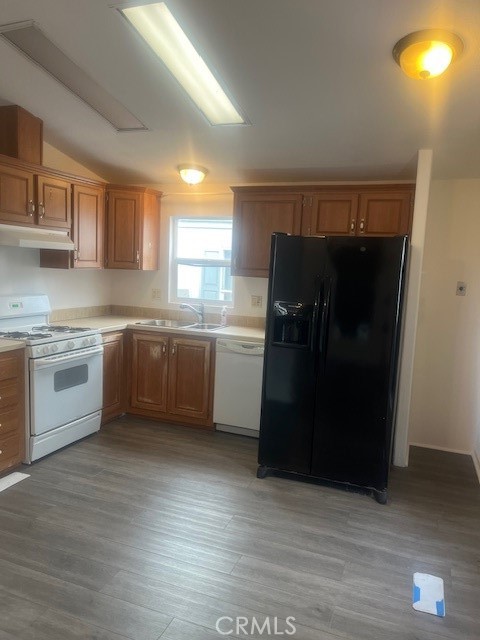 Detail Gallery Image 7 of 18 For 7560 Woodman  Pl Spc #73, Van Nuys,  CA 91405 - 2 Beds | 1 Baths