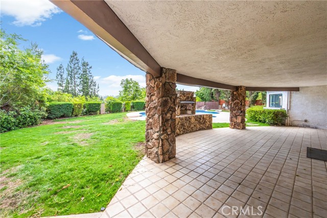 668 E Sunset N Drive, Redlands CA: https://media.crmls.org/medias/df4069bc-5aaa-40d0-9463-ed623820b27a.jpg