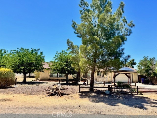 14122 Pawnee Road, Apple Valley CA: https://media.crmls.org/medias/df406c55-a89a-464f-a171-47900c59c64c.jpg