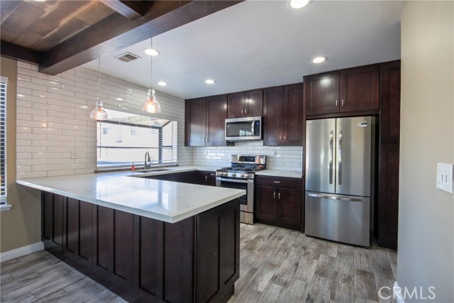 Detail Gallery Image 5 of 27 For 1700 W Cerritos Ave #144,  Anaheim,  CA 92804 - 3 Beds | 2/1 Baths