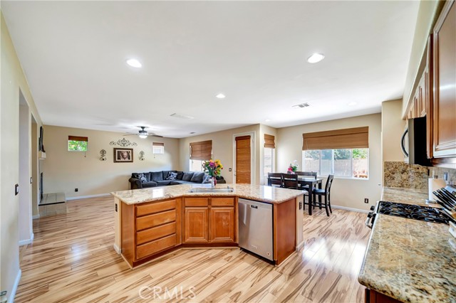 Detail Gallery Image 20 of 56 For 1791 Hideaway Pl, Palmdale,  CA 93551 - 3 Beds | 3 Baths