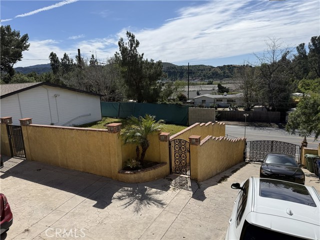 Detail Gallery Image 11 of 35 For 9707 Foothill, Sylmar,  CA 91342 - 4 Beds | 3 Baths