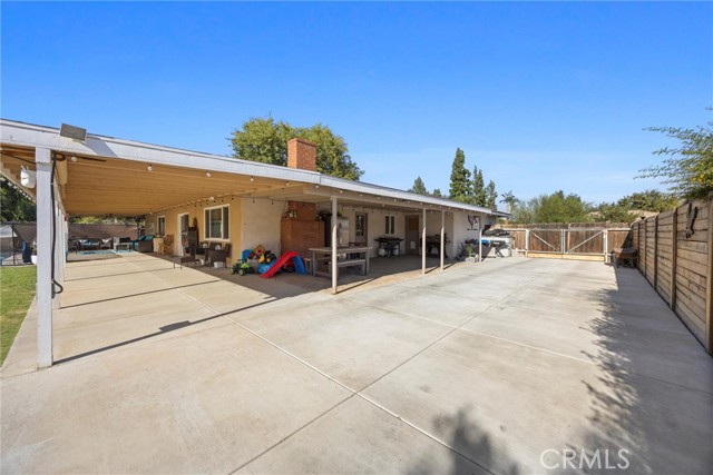 2105 Jason St, Bakersfield CA: https://media.crmls.org/medias/df42410d-9961-42da-b1fc-dbe0cc5556dd.jpg