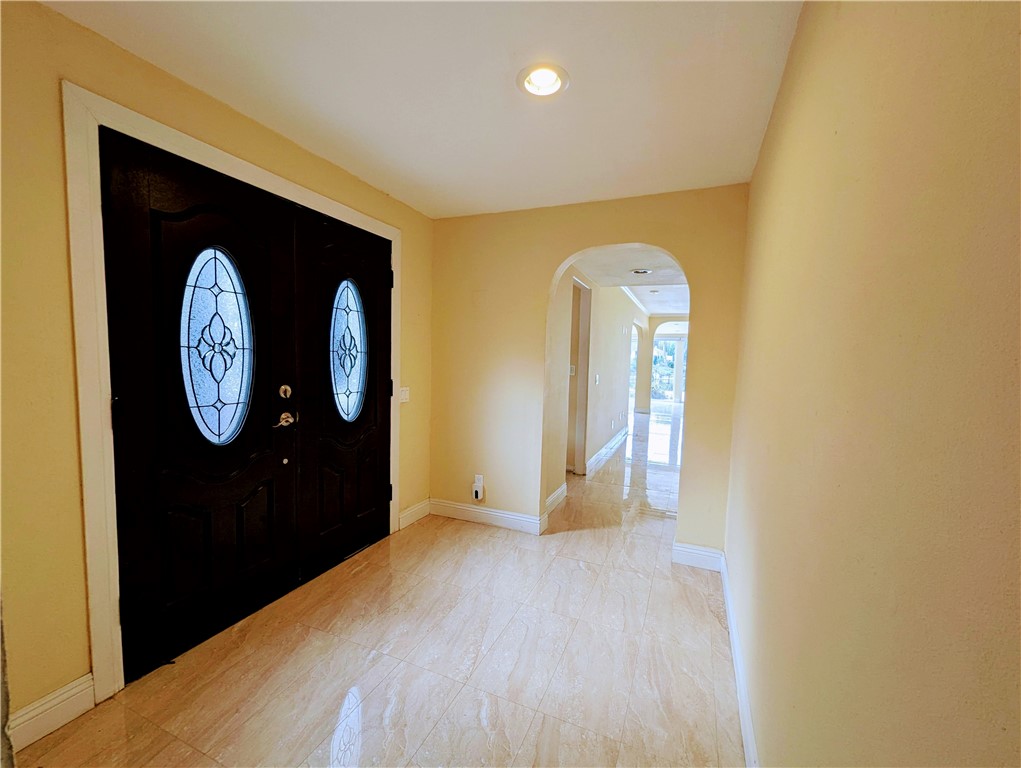 Detail Gallery Image 3 of 26 For 30672 Lakefront Dr, Agoura Hills,  CA 91301 - 3 Beds | 2/1 Baths