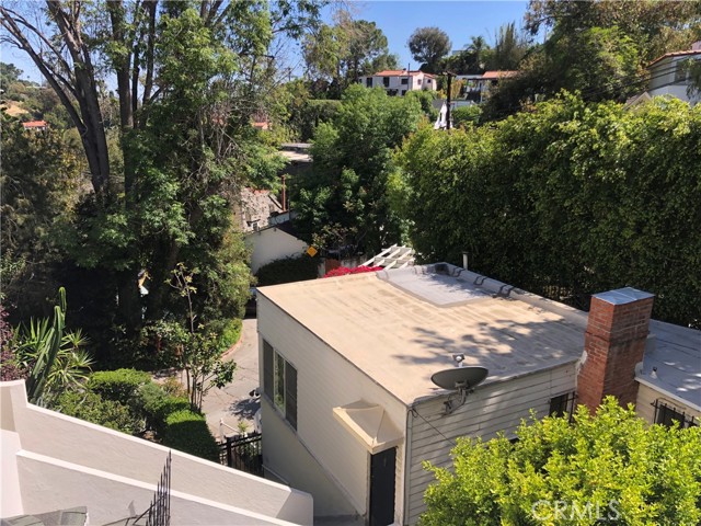 5924 Graciosa Drive, Los Angeles CA: https://media.crmls.org/medias/df4383ff-bac8-4305-930a-54eaf80468e6.jpg