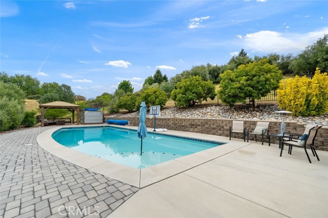 332 Susannah Lane, Paso Robles CA: https://media.crmls.org/medias/df45277a-de54-4292-9d7b-fdf6f37ef3bf.jpg
