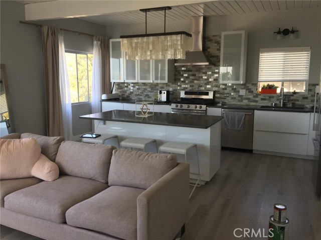 31501 Burnside Place, Laguna Beach CA: https://media.crmls.org/medias/df45af5f-98b9-4766-b552-1bf5a08dd667.jpg