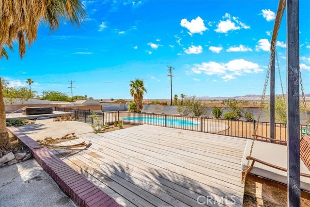 73028 Manana Drive, 29 Palms CA: https://media.crmls.org/medias/df4686a4-4df4-41ee-9774-e10215bf0bd6.jpg