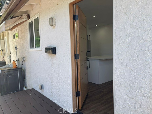 Detail Gallery Image 1 of 11 For 10053 Babbitt Ave, Northridge,  CA 91325 - 1 Beds | 1 Baths