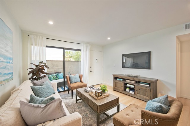 Detail Gallery Image 2 of 21 For 25027 Peachland Ave #160,  Newhall,  CA 91321 - 2 Beds | 2 Baths