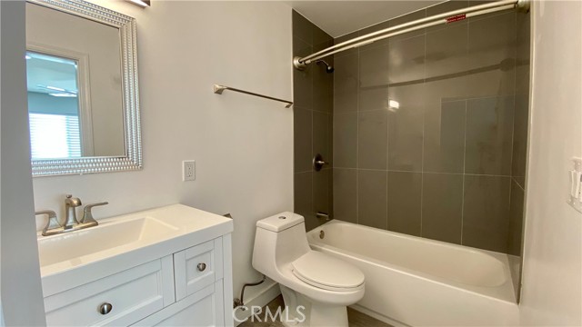 Detail Gallery Image 15 of 21 For 245 Robinson St #2,  Los Angeles,  CA 90026 - 3 Beds | 3 Baths
