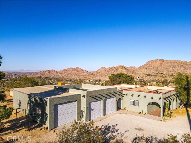 Detail Gallery Image 2 of 56 For 8672 via Rocosa Rd, Joshua Tree,  CA 92252 - 2 Beds | 3 Baths