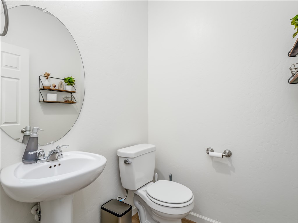 Detail Gallery Image 4 of 32 For 2276 N Columbus Dr, Fresno,  CA 93727 - 3 Beds | 2/1 Baths