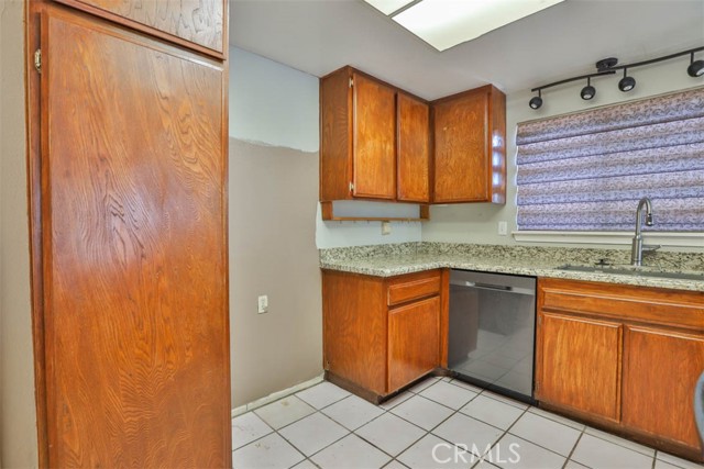 134 N Woodlake Street, Lake Elsinore CA: https://media.crmls.org/medias/df48360e-4d26-4fb8-acbc-dd026ff75d1d.jpg