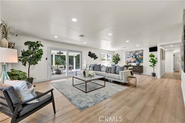 16761 Montclair Lane, Huntington Beach CA: https://media.crmls.org/medias/df4864e1-d2ad-4cf1-a601-9012c0c9db3a.jpg