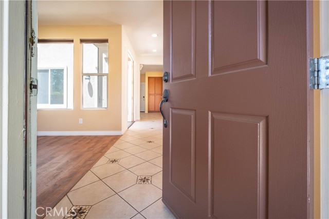 27531 Sunny Creek Drive, Valencia CA: https://media.crmls.org/medias/df48f7c9-6e5f-405f-a3b5-a3b9d7372446.jpg