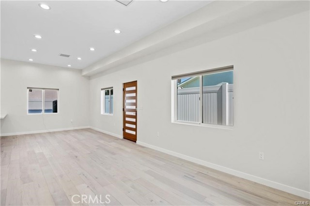 Detail Gallery Image 4 of 18 For 11428 Erwin, North Hollywood,  CA 91606 - 2 Beds | 2/1 Baths