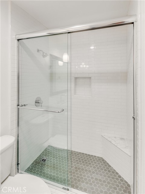 Bathroom with pendant lighting