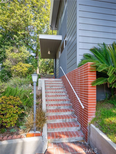 Detail Gallery Image 2 of 61 For 3761 Aguilar St, Los Angeles,  CA 90065 - 4 Beds | 2 Baths