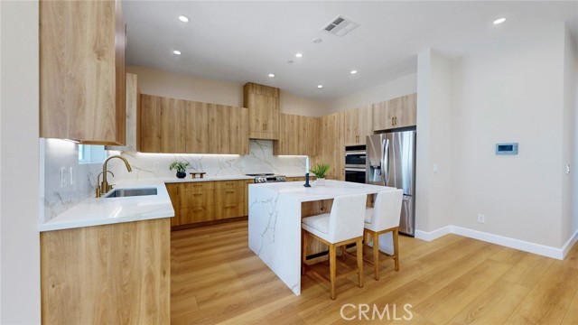 Image 13 of 75 For 421 Catalina Street
