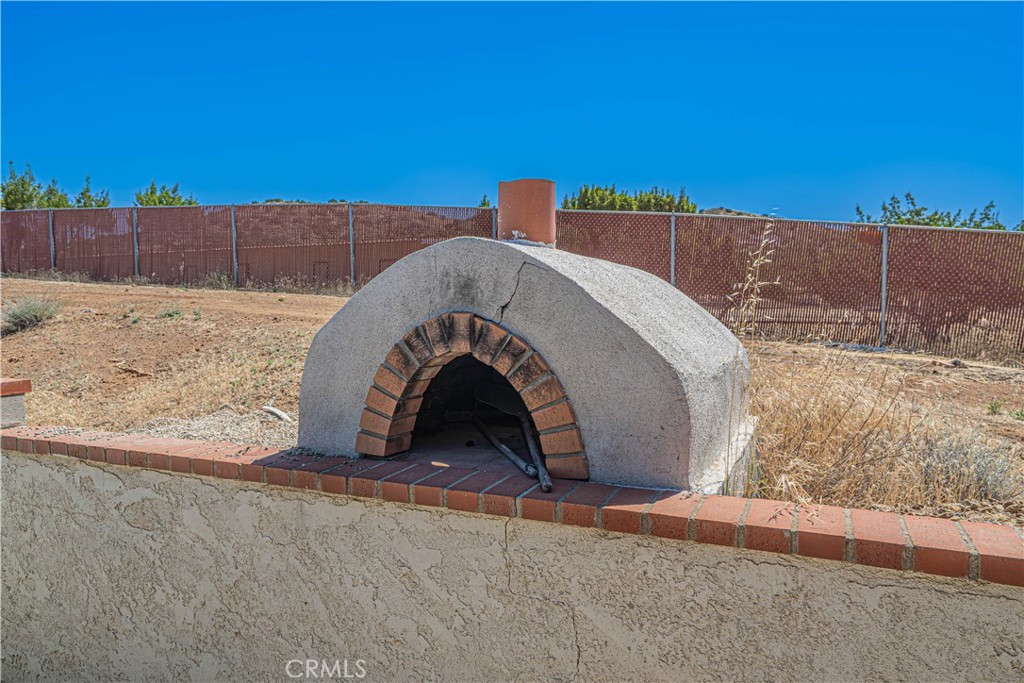 https://media.crmls.org/medias/df4b86b5-d44f-4c8f-af0a-7f429c638f03.jpg?preset=X-Large