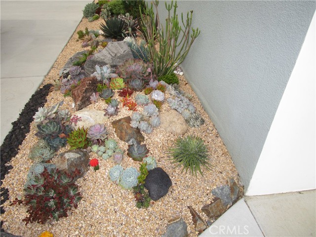205 Huntington Street, Huntington Beach CA: https://media.crmls.org/medias/df4bb739-74d0-412b-8c8c-096086519a72.jpg