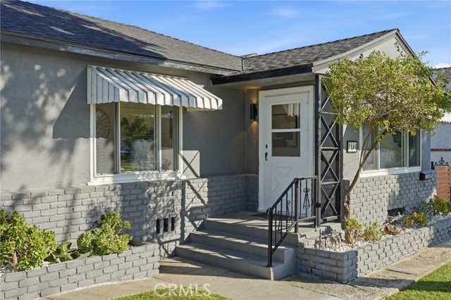 Detail Gallery Image 7 of 74 For 2140 N Rose St, Burbank,  CA 91505 - 5 Beds | 3/1 Baths